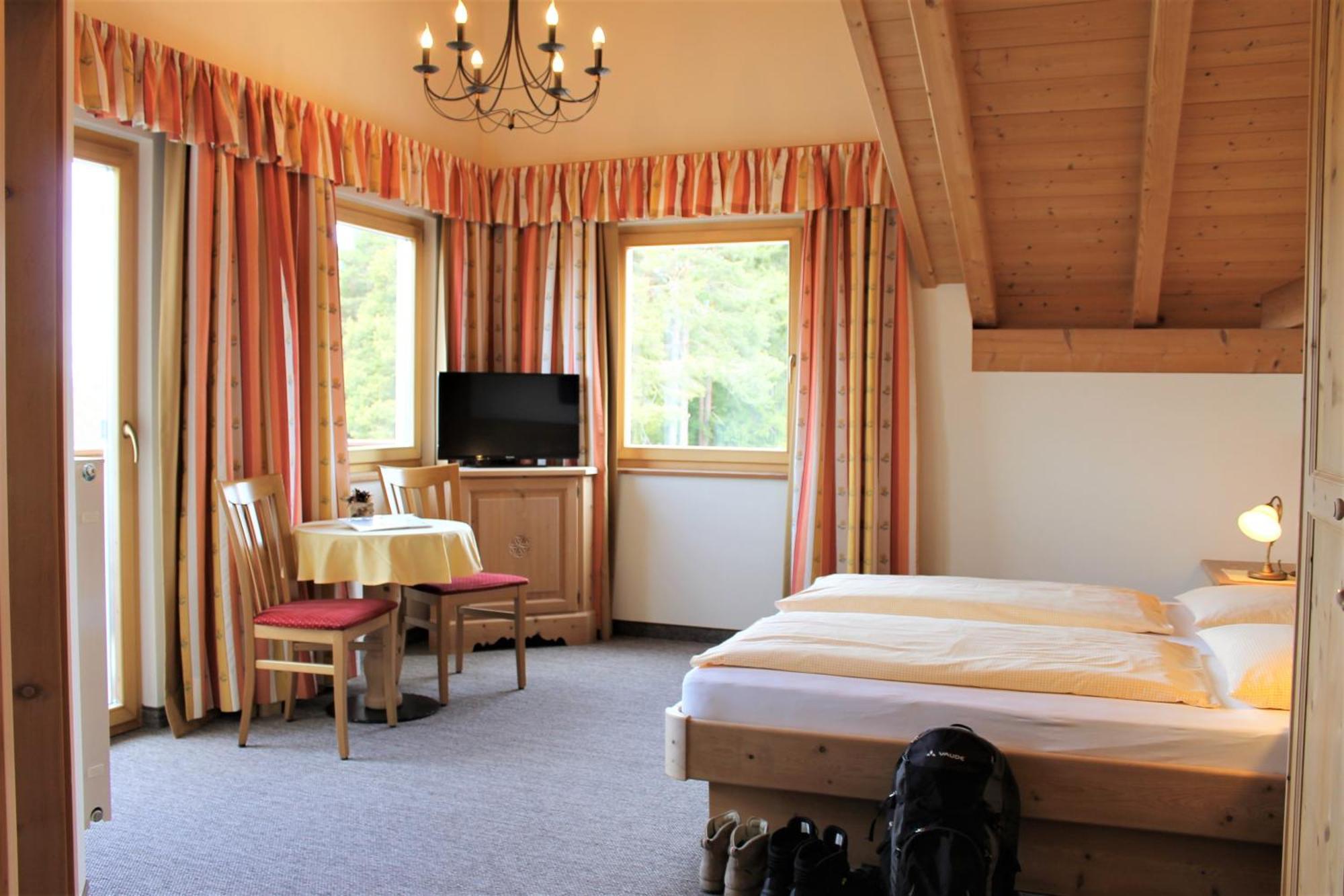 Hotel Landgasthof Laerchenwald Collepietra  Exterior foto